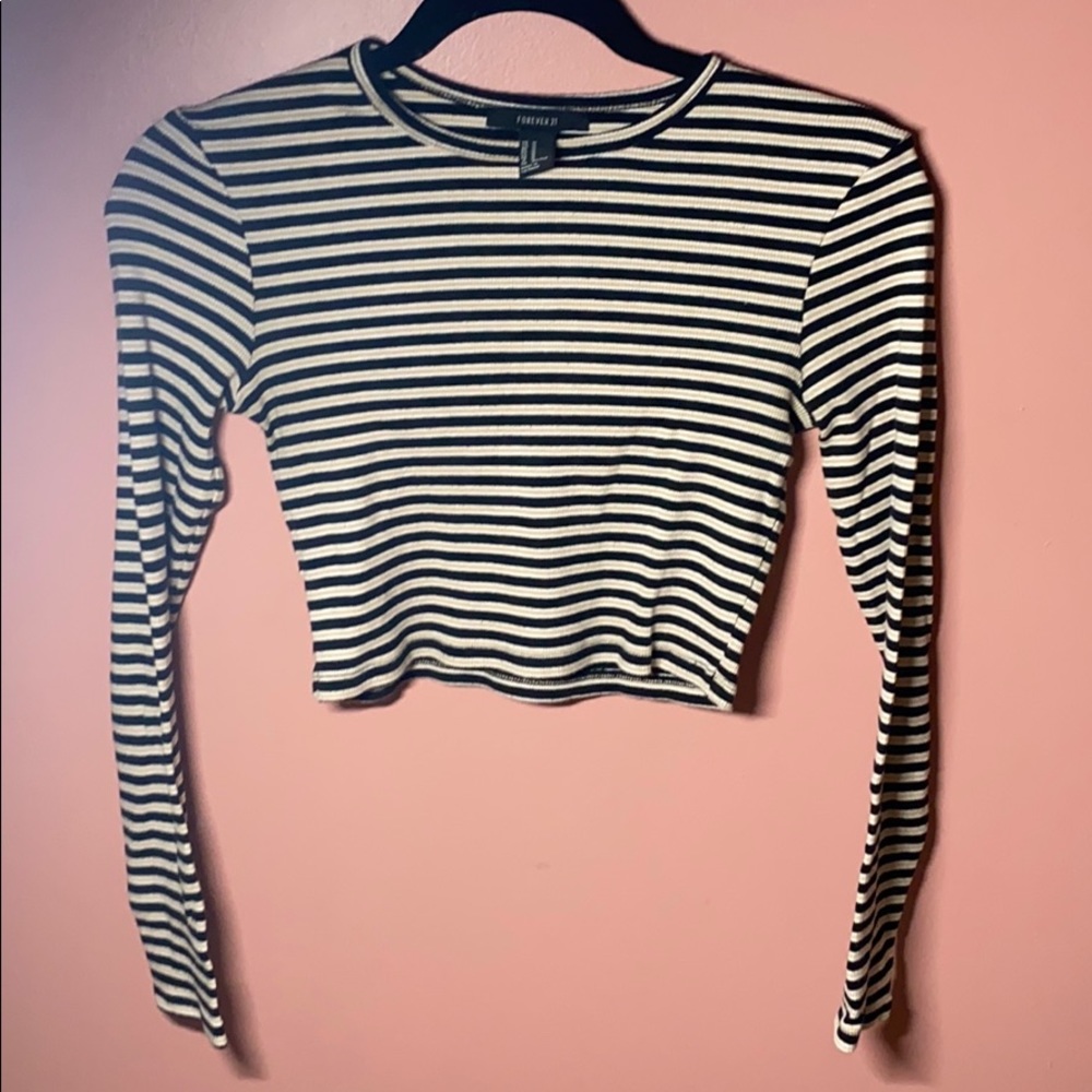 Long sleeve stripped crop top